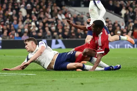 بعد إصابة إيزاك.. هل يتحرك ليفربول لضم مهاجم جديد في يناير؟